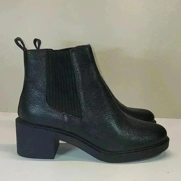 ANDRE ASSOUS WOMEN'S GEMMA CHELSEA BOOTS SIZE 11 - Picture 4 of 4